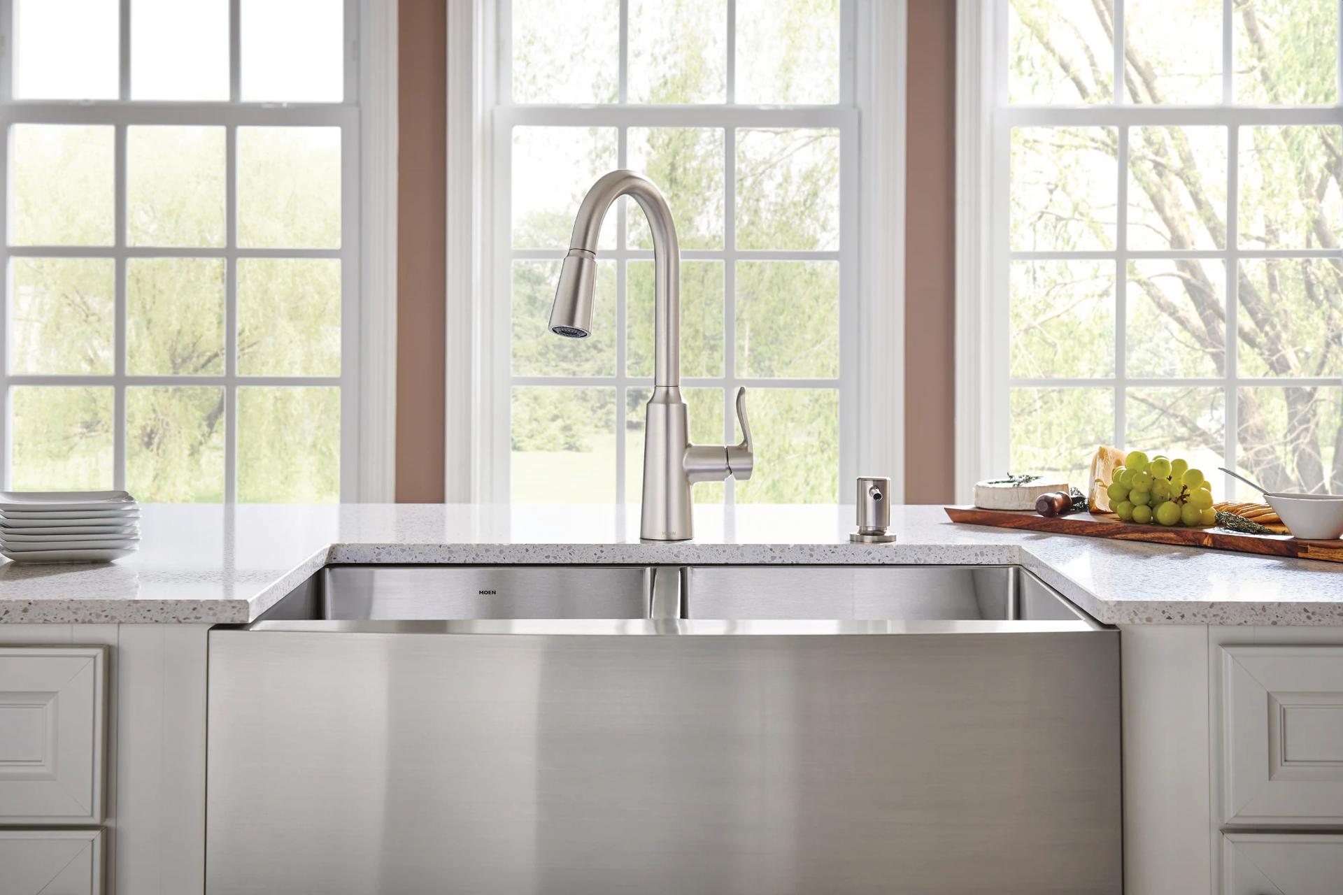 MOEN Edwyn 87028SRS Single Handle Deck-mount Pull-down Kitchen Faucet with Sprayer in Spot Resist Stainless