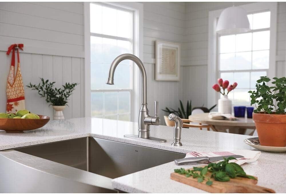 Moen Kitchen Faucet Single-Handle Side Sprayer Spot-Resistant Stainless