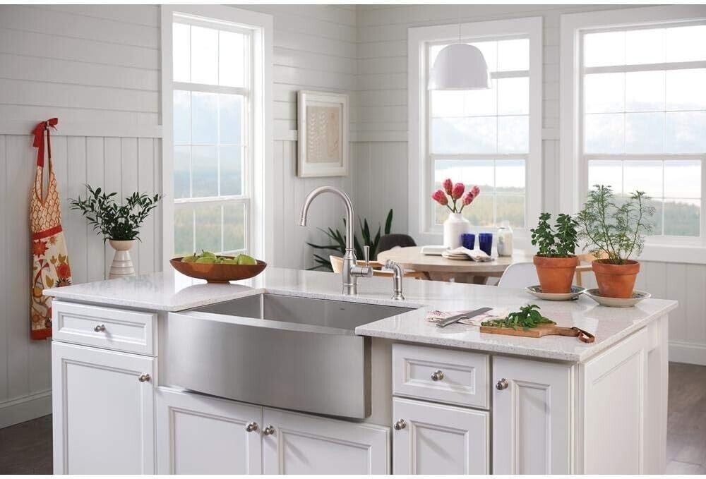 Moen Kitchen Faucet Single-Handle Side Sprayer Spot-Resistant Stainless