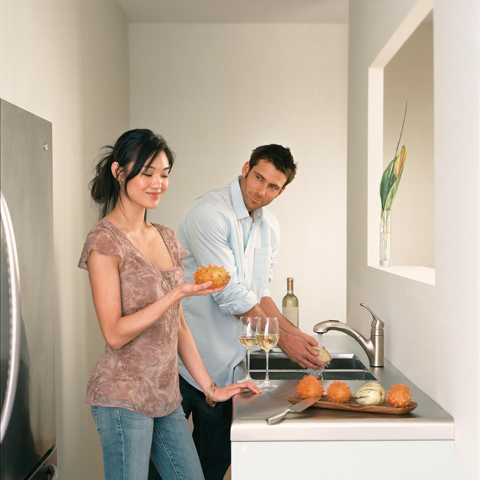 Moen Renzo CA87316SRS Spot Resist Stainless One-Handle Pullout Kitchen Faucet