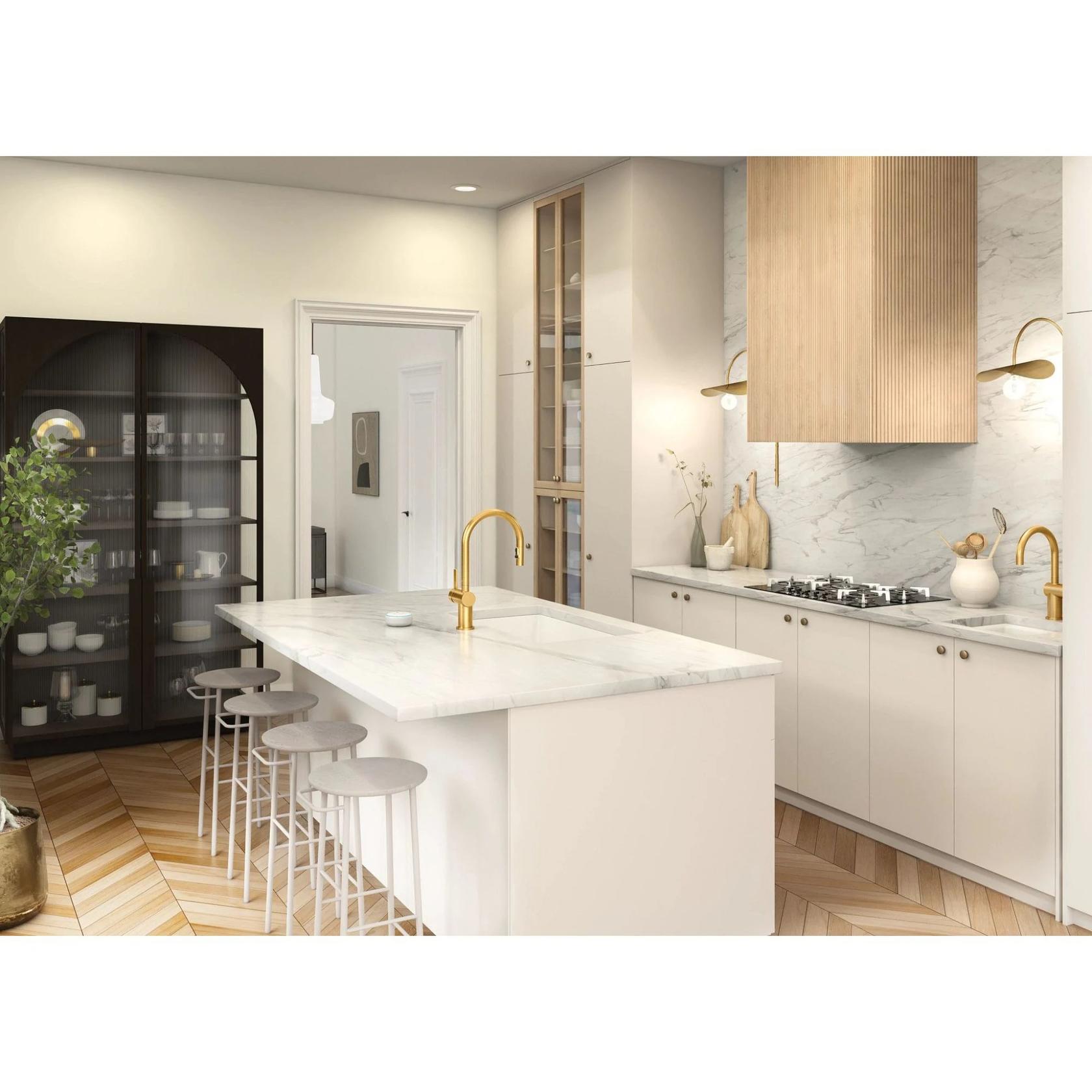 MOEN Cia 1-Handle Touchless Pull-Down Sprayer Kitchen Faucet with MotionSense Wave and Power Clean in Brushed Gold