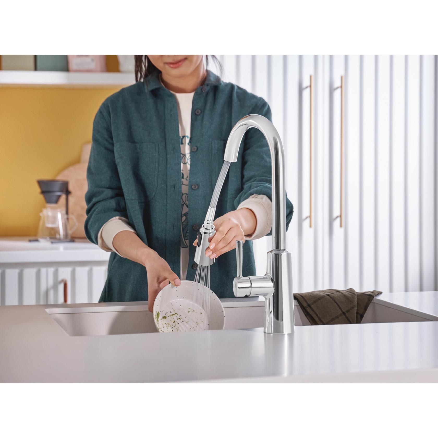 MOEN Riley 7402EW Touchless Single Handle Pull-Down Sprayer Kitchen Faucet in Chrome - Like New