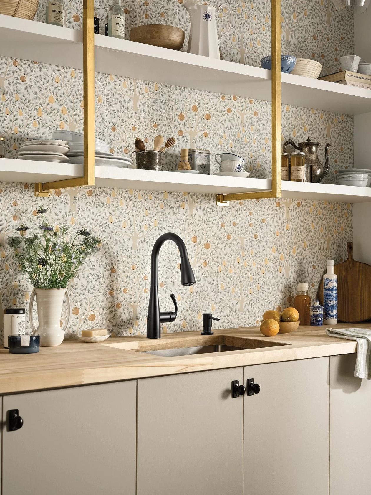 MOEN Essie 87014EWBL Touchless Single-Handle Pull-Down Sprayer Kitchen Faucet with MotionSense Wave and Power Clean in Matte Black