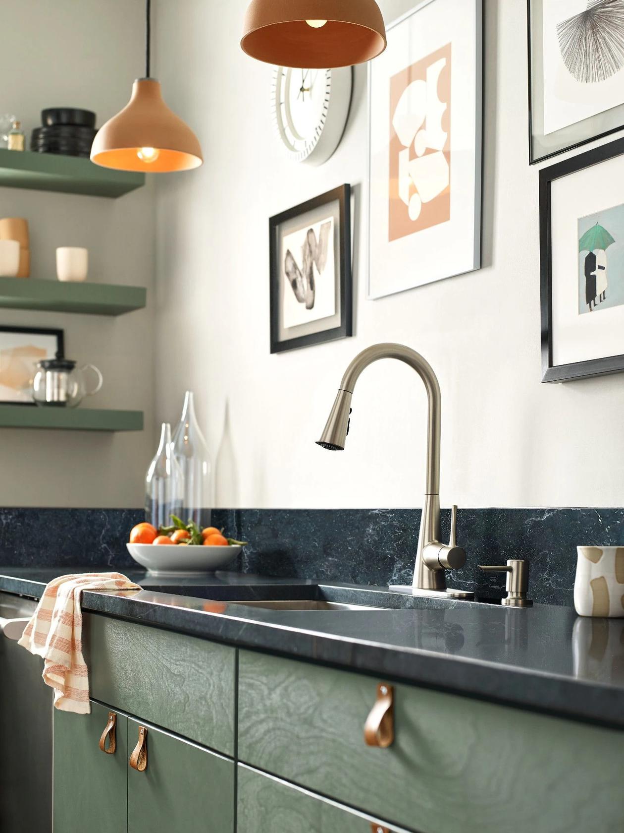 MOEN Sarai 87836SRS Single Handle Deck-Mount Pull-Down Kitchen Faucet with Sprayer in Spot Resist Stainless