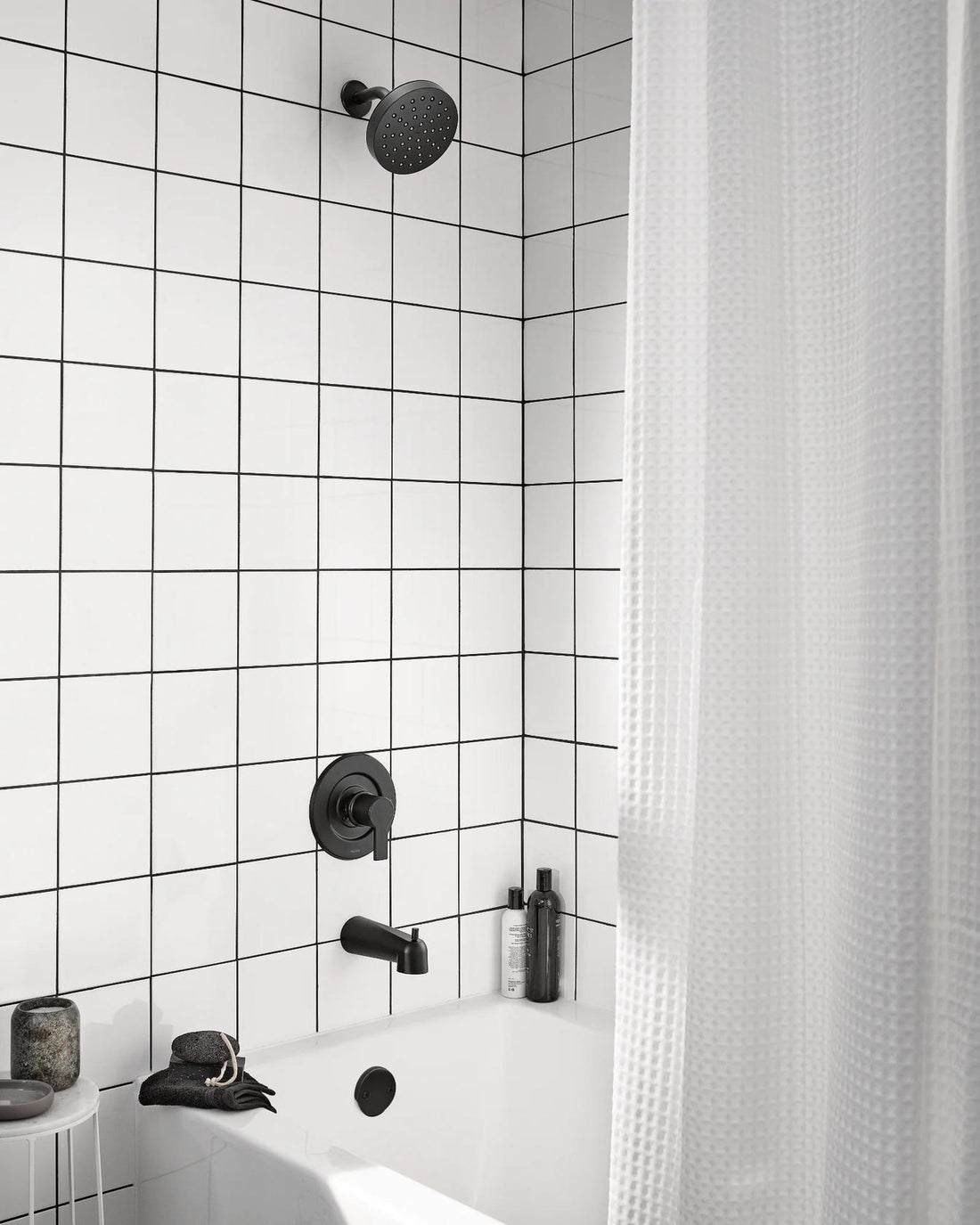 MOEN Rinza 82628BL One-Handle Bathtub and shower Faucet in Matte Black (Valve Included)