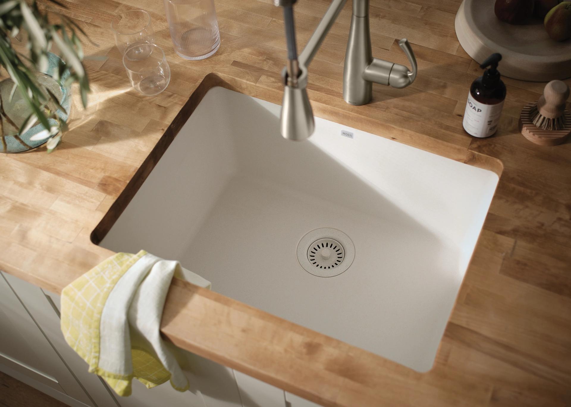 MOEN Essie 87814SRS Single-Handle Pre-Rinse Spring Pulldown Sprayer Kitchen Faucet with Power Clean in Spot Resist Stainless