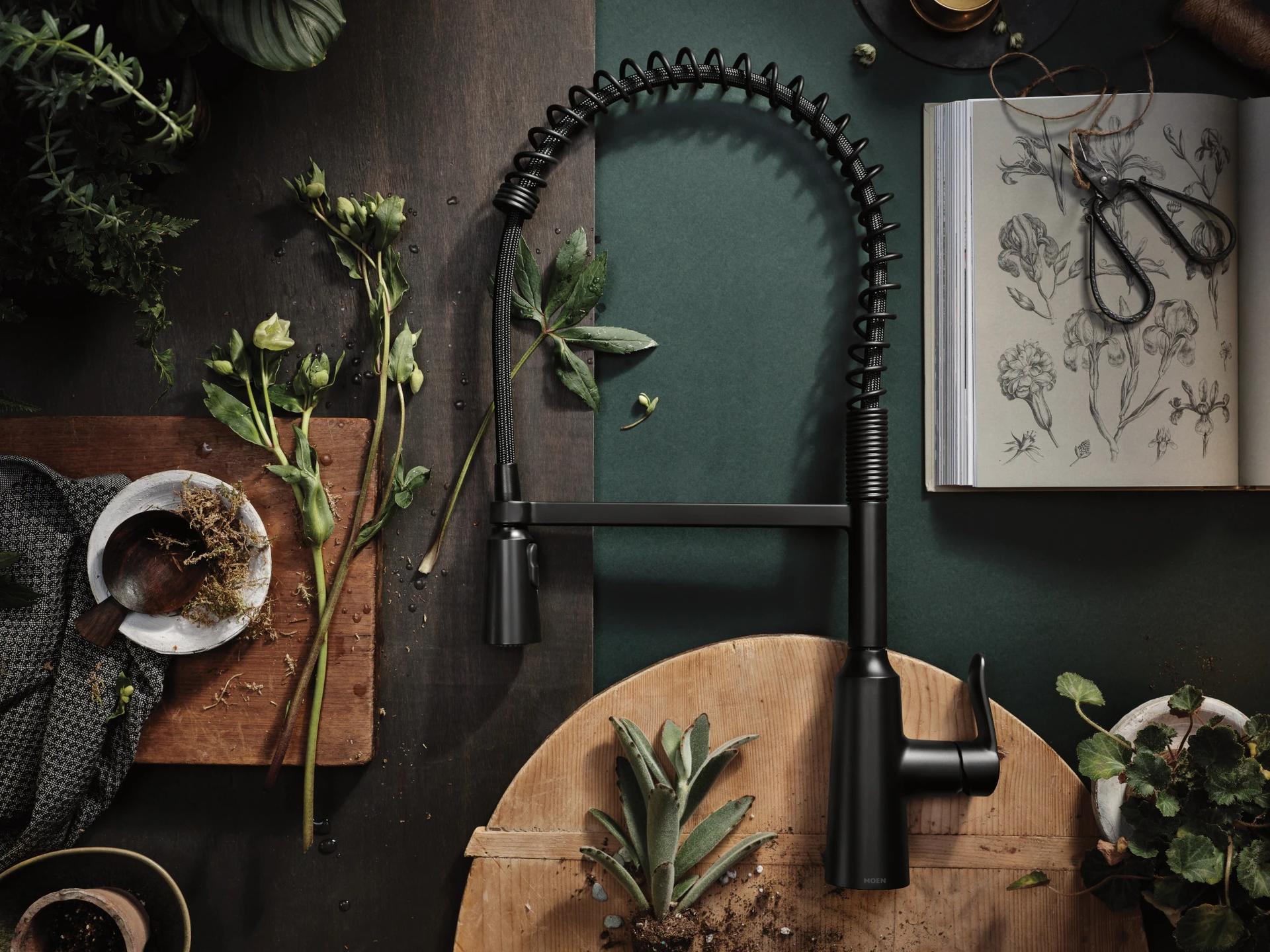 MOEN Edwyn 87807BL Single Handle Deck-mount Pull-down Kitchen Faucet in Matte Black (Soap Dispenser Included)