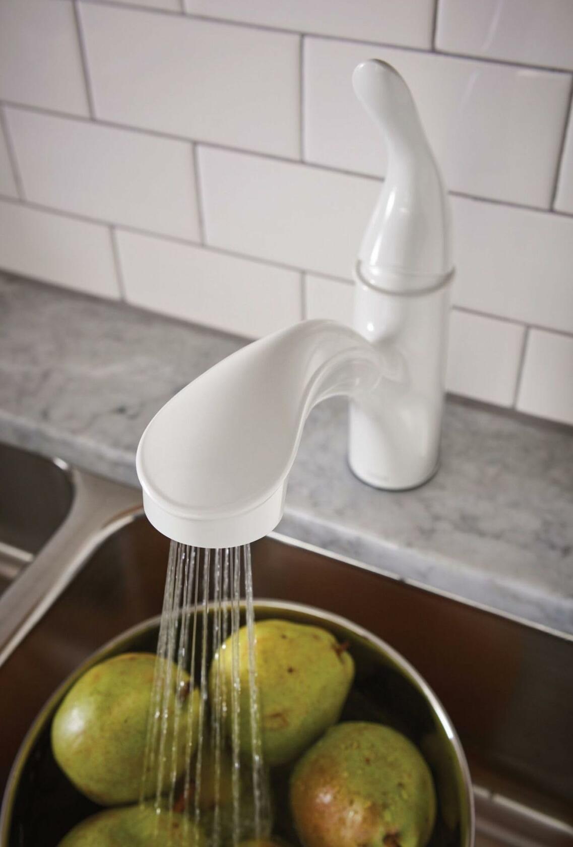 MOEN Brecklyn 87557W Single-Handle Pull-Out Sprayer Kitchen Faucet with Power Clean in White