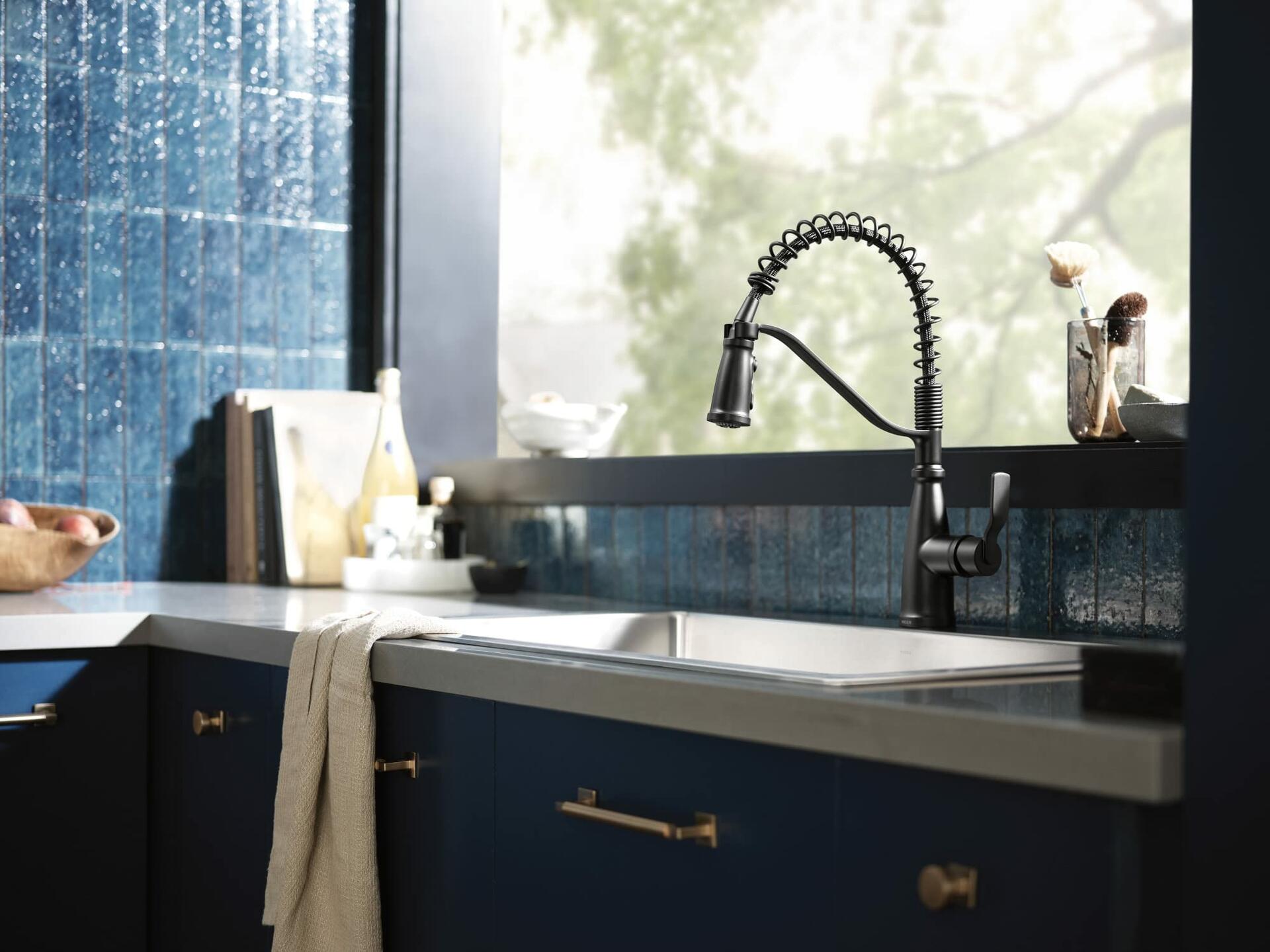 MOEN Nolia 87886BL Single-Handle Pre-Rinse Spring Pulldown Sprayer Kitchen Faucet with Power Boost in Matte Black