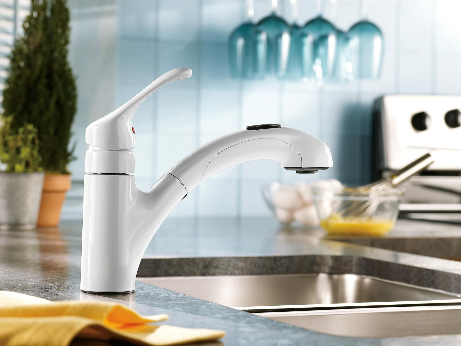MOEN Renzo CA87316W Single-Handle Pull-Out Sprayer Kitchen Faucet in Glacier - Like New