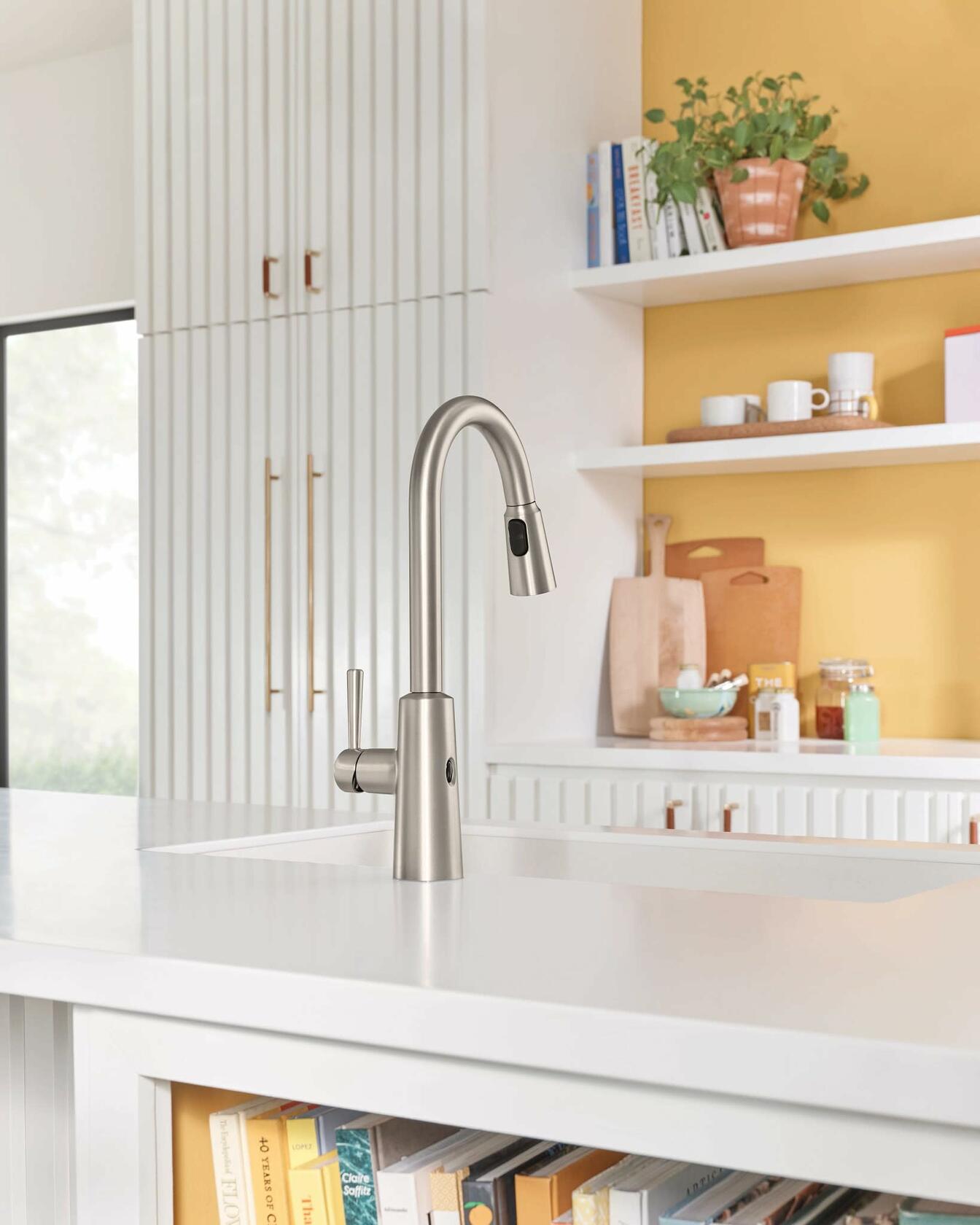 MOEN Riley Touchless 7402EWSRS One-Handle Pull-Down Sprayer Kitchen Faucet in Spot Resist Stainless - Like New