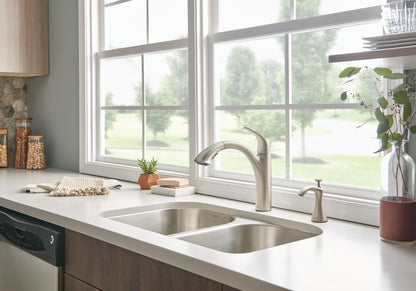 MOEN Camerist 7545SRS Pull Out Sprayer Kitchen Faucet with Spout Swivel in Spot Resist Stainless