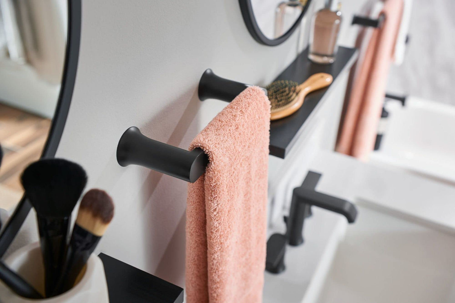 Moen Genta LX Towel Bar, Matte Black, 6.8-Inch, BH3886BL