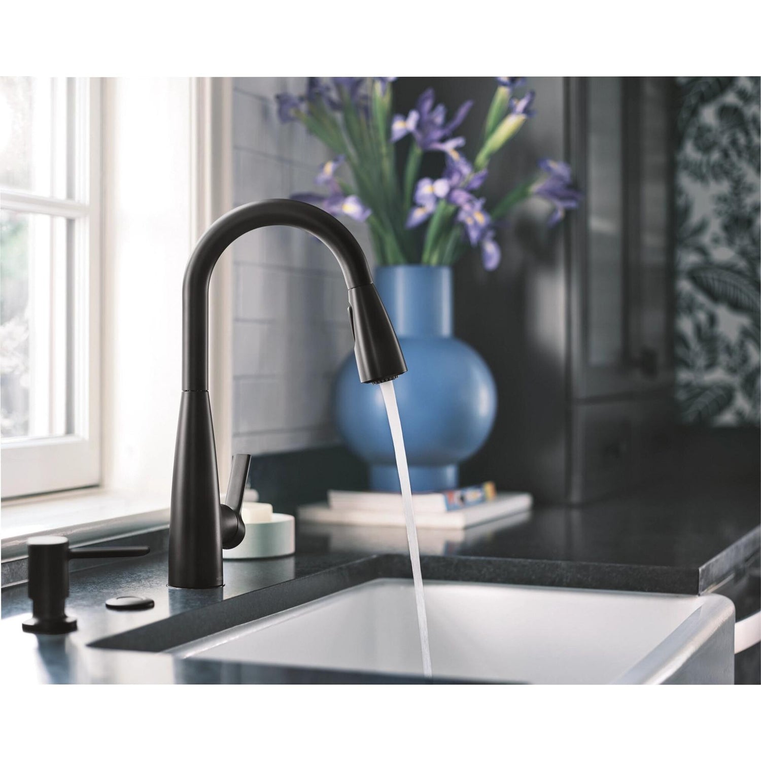 MOEN Haelyn 87627BL Single-Handle Pull-Down Sprayer Kitchen Faucet with 360 Degree Spout Swivel in Matte Black