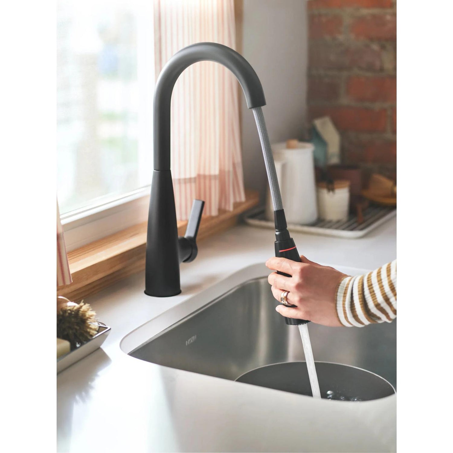 MOEN Haelyn 87627EIBL Pull Down Sprayer Kitchen Faucet ColorCue with 360 Degree Spout Swivel and Power Boost in Matte Black