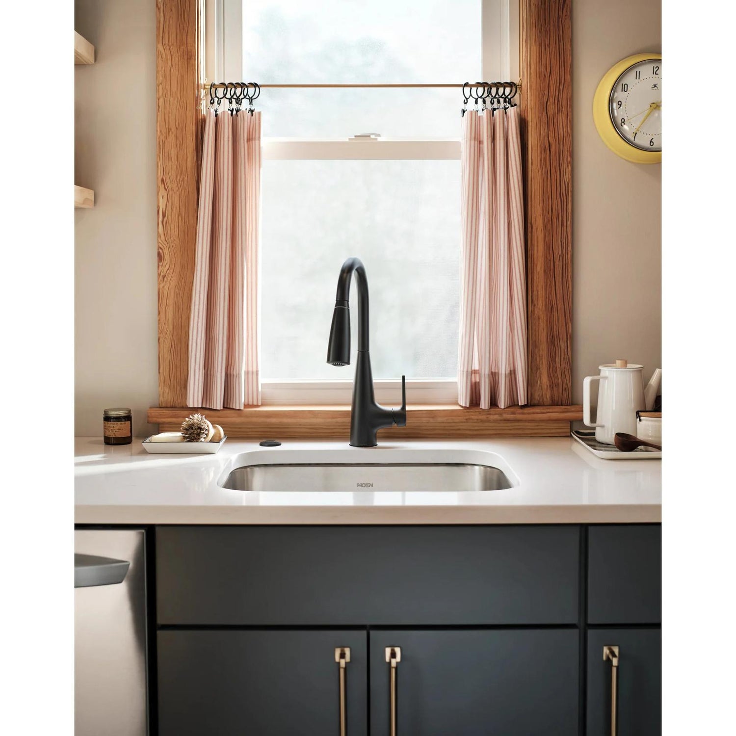 MOEN Haelyn 87627EIBL Pull Down Sprayer Kitchen Faucet ColorCue with 360 Degree Spout Swivel and Power Boost in Matte Black