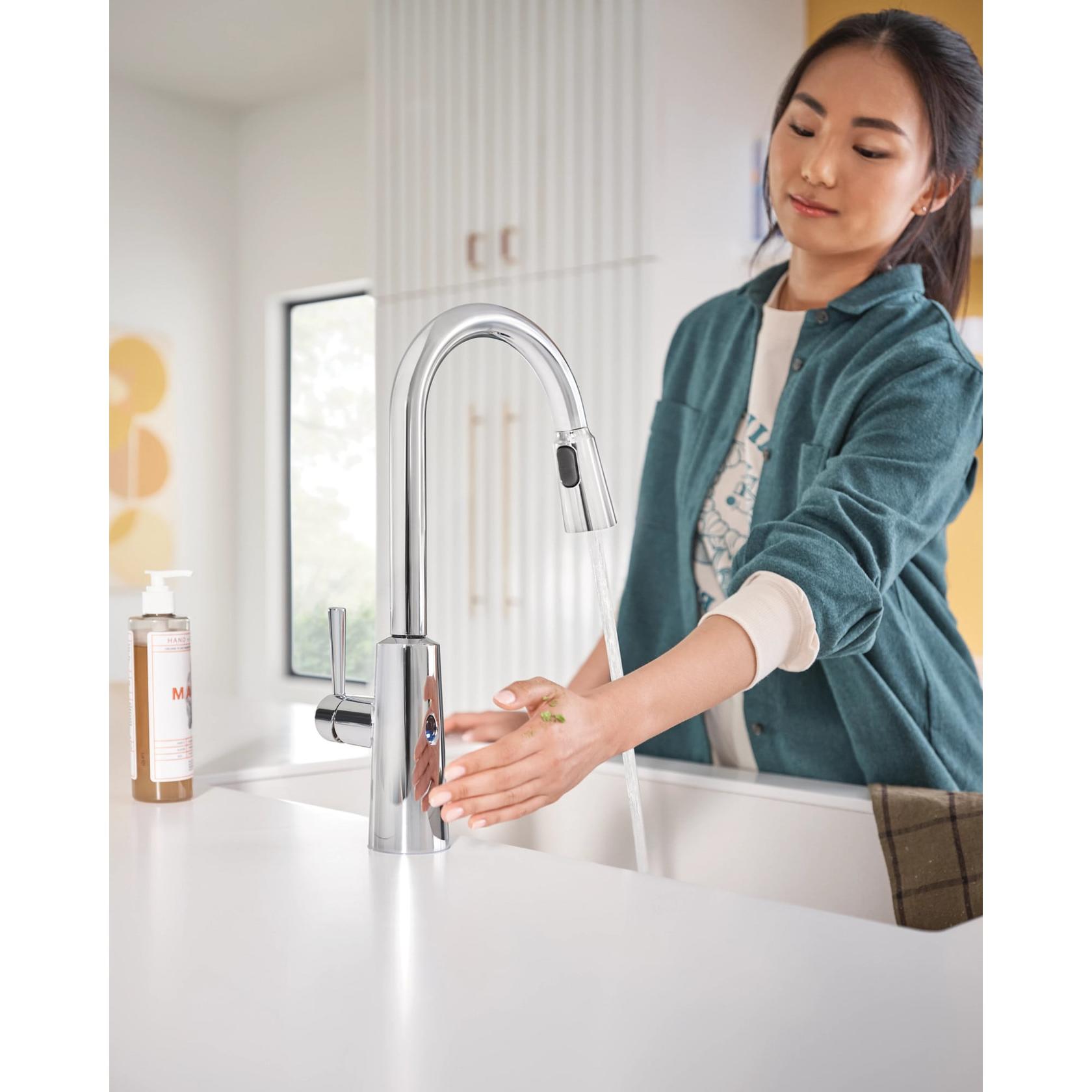 MOEN Riley 7402EW Touchless Single Handle Pull-Down Sprayer Kitchen Faucet in Chrome - Like New