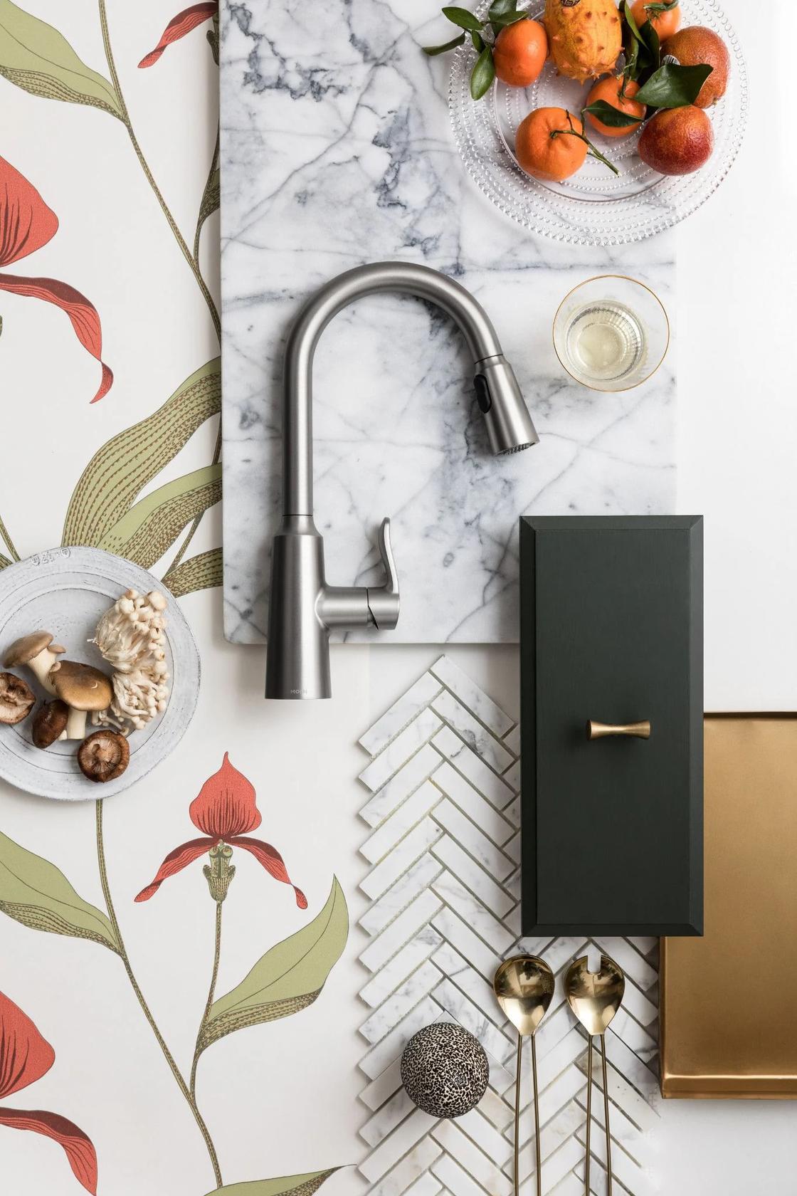 MOEN Edwyn 87028SRS Single Handle Deck-mount Pull-down Kitchen Faucet with Sprayer in Spot Resist Stainless