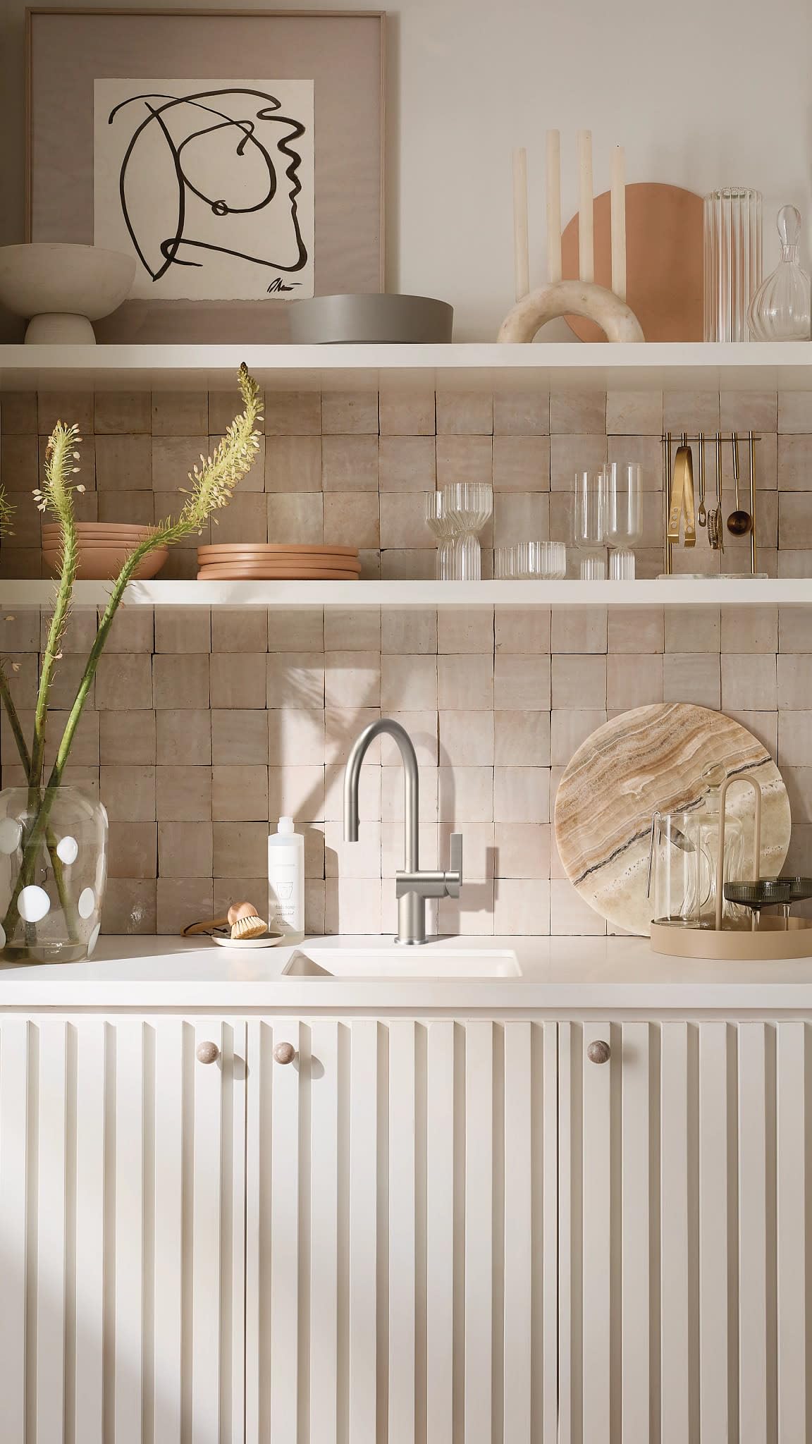 MOEN Cia 7622EWSRS 1-Handle Touchless Pull-Down Sprayer Kitchen Faucet with MotionSense Wave and Power Clean in Spot Resist Stainless - Like New