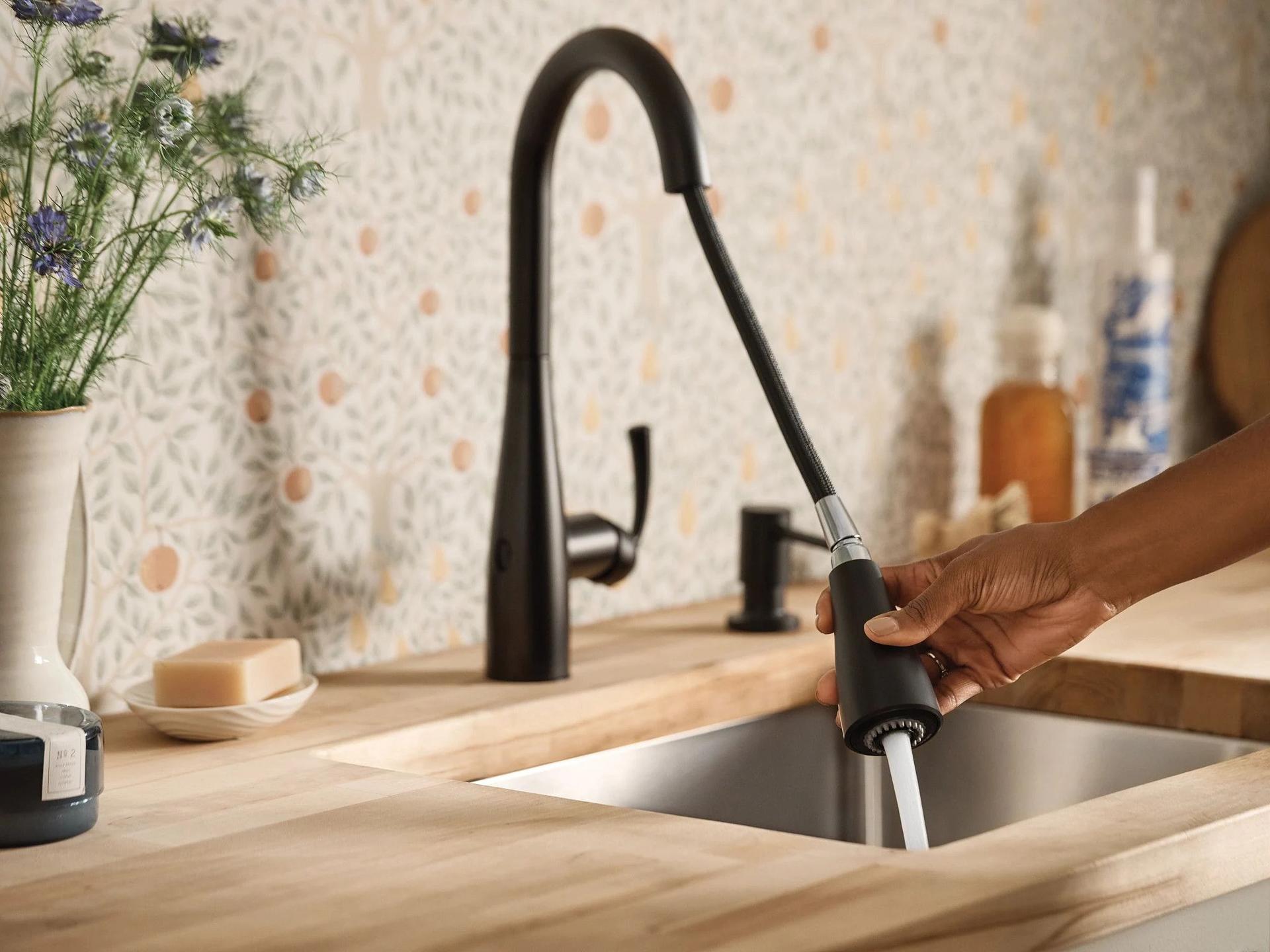 MOEN Essie 87014EWBL Touchless Single-Handle Pull-Down Sprayer Kitchen Faucet with MotionSense Wave and Power Clean in Matte Black