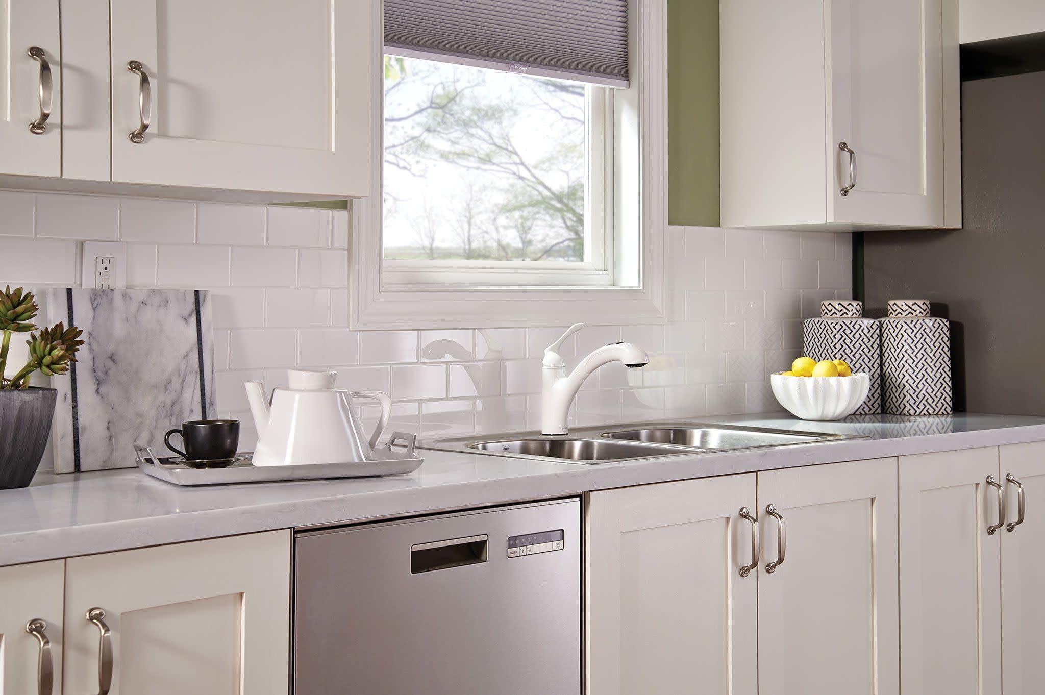 MOEN Banbury 87017W One-Handle Pullout Kitchen Sink Faucet in White
