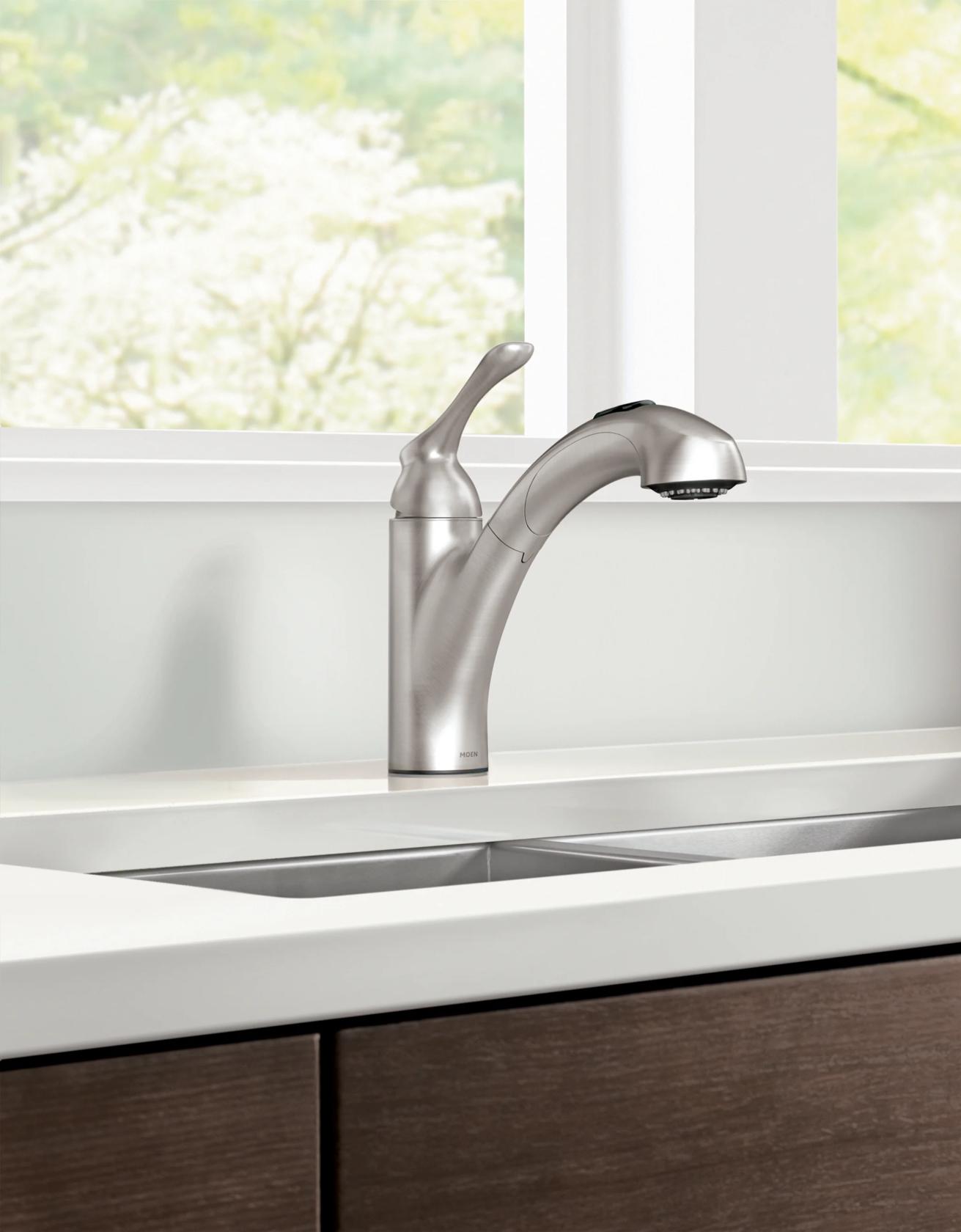MOEN Weylon 87303SRS One-Handle Pullout Kitchen Faucet in Spot Resist Stainless