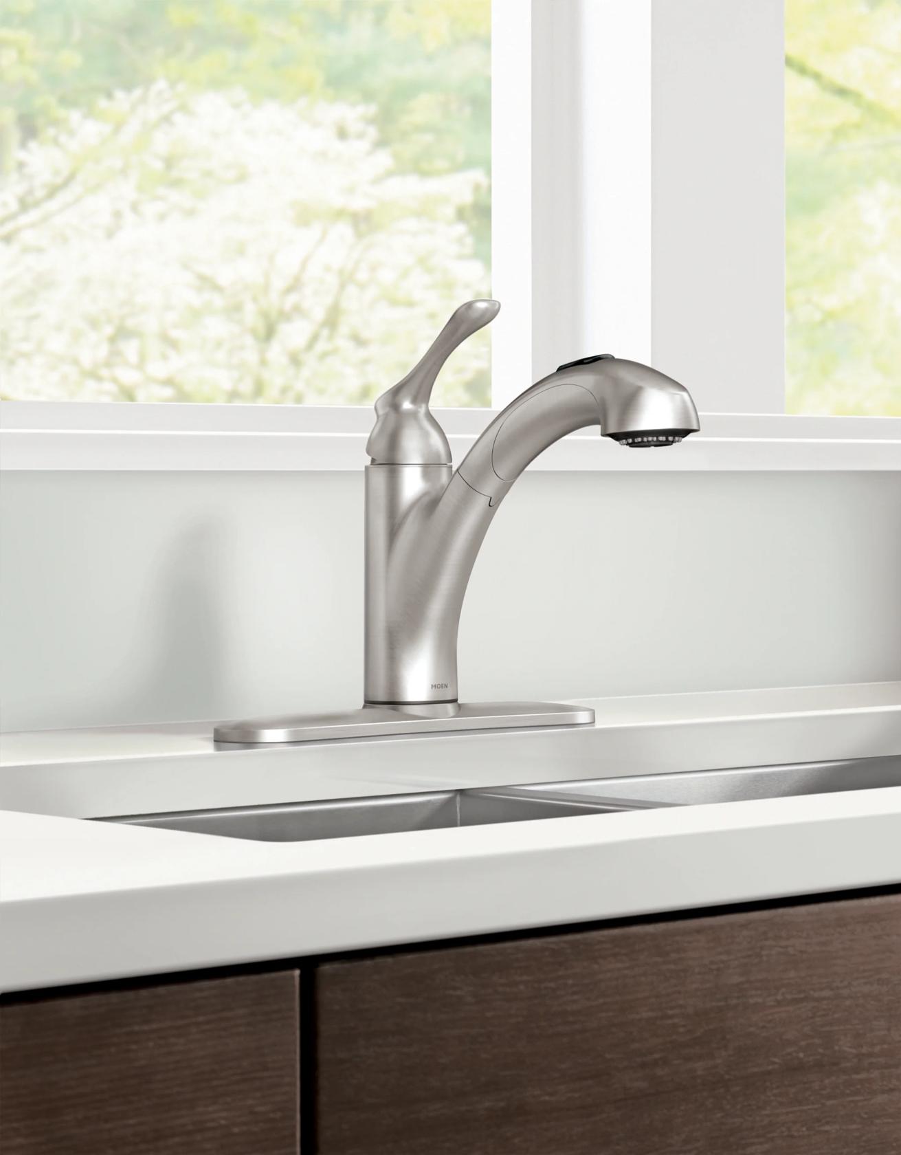 MOEN Weylon 87303SRS One-Handle Pullout Kitchen Faucet in Spot Resist Stainless