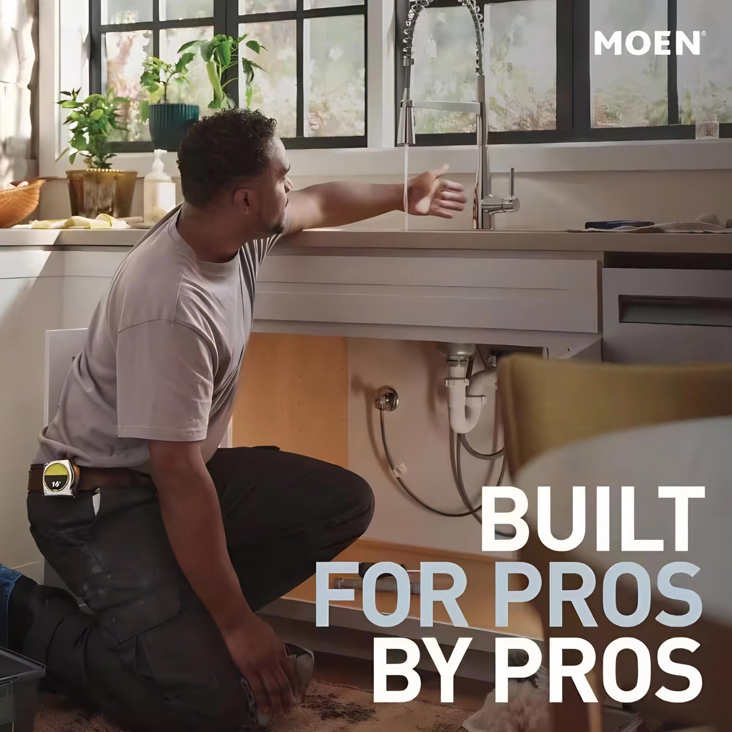 Moen Brecklyn 87557SRS Single-Handle Pull-Out Sprayer Kitchen Faucet with Power Clean in Spot Resist Stainless