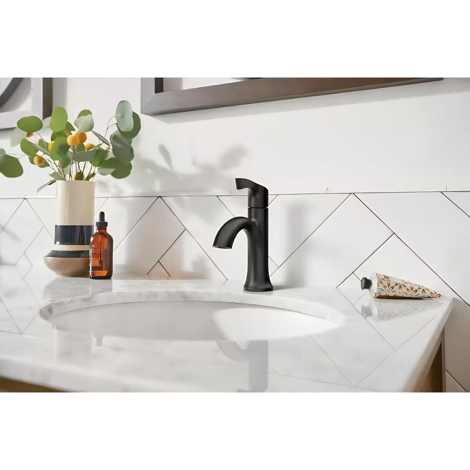 Korek Single 84466BL Hole Single-Handle Bathroom Faucet with Drain Kit Included in Matte Black