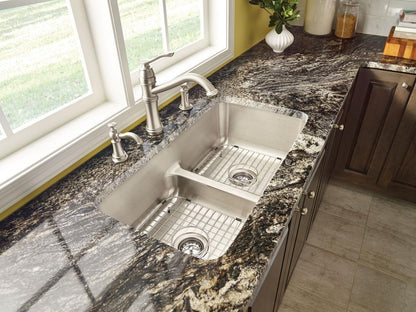 MOEN Belfield 7245C Single-Handle Standard Kitchen Faucet with Side Sprayer in Chrome