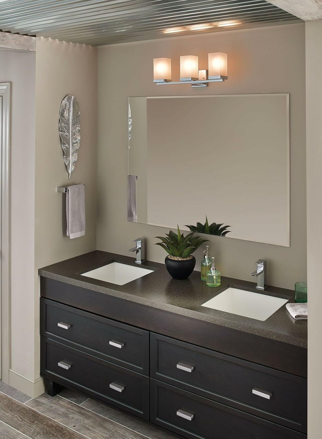 MOEN S6700 90° Single Hole Single-Handle Low-Arc Bathroom Faucet in Chrome