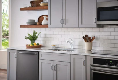 MOEN Brecklyn 87557 Single-Handle Pull-Out Sprayer Kitchen Faucet with Power Clean in Chrome