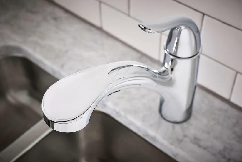 MOEN Brecklyn 87557 Single-Handle Pull-Out Sprayer Kitchen Faucet with Power Clean in Chrome