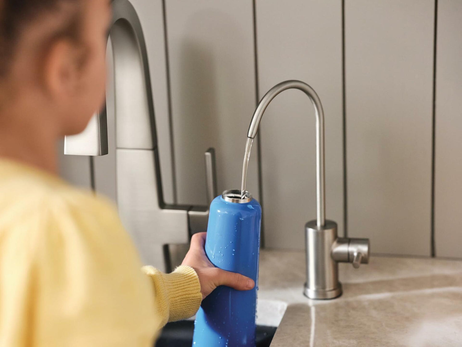 MOEN SIP F7660SRS Single Handle Deck-Mount Filtered Kitchen Faucet in Spot Resist Stainless